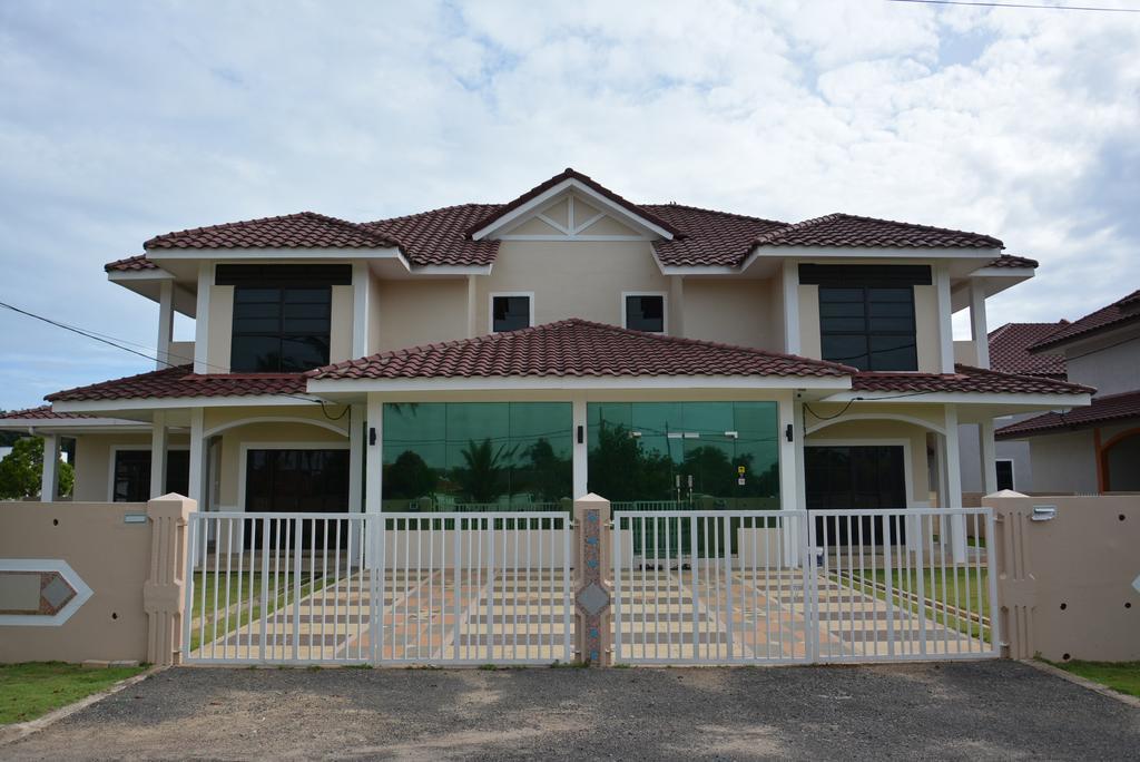 Отель The Baiti Bandar Tun Razak Экстерьер фото